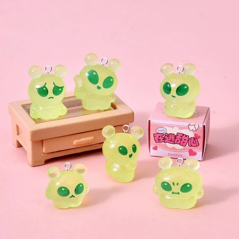 Resin Art Love - 10 adet aydınlık Mini yeşil uzaylı