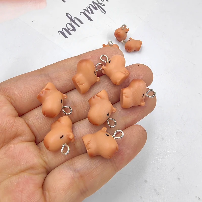 Resin Art Love - 10 adet Sevimli Küçük Kapibara Takılar